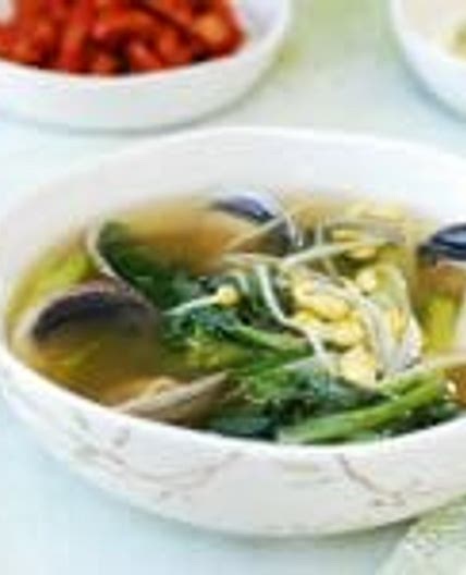 Sigeumchi Doenjang Guk (Spinach Doenjang Soup)