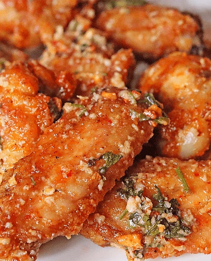 Air Fryer Garlic Parmesan Wings