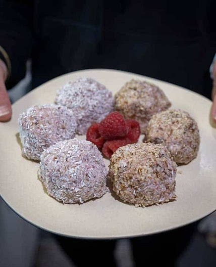 RASPBERRY CHIA CHEESECAKE BALLS