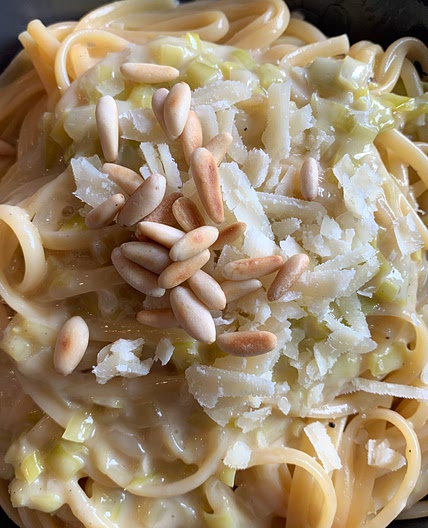 Creamy leek and cheese pasta
