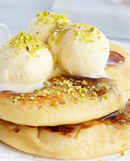 Banana pancakes with pistachio ice-cream