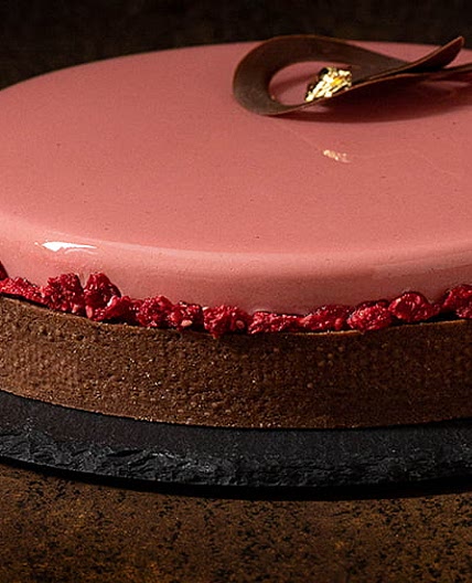 Dark chocolate and raspberries tart