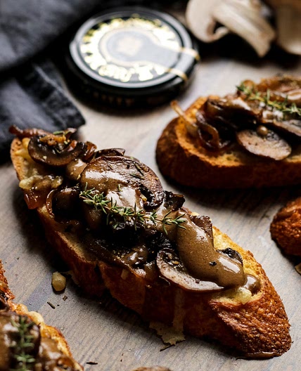 Easy Vegan Mushroom Crostini