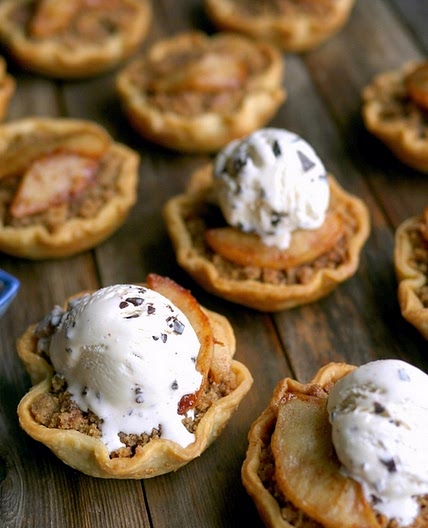 Mini Apple Crumble Pies