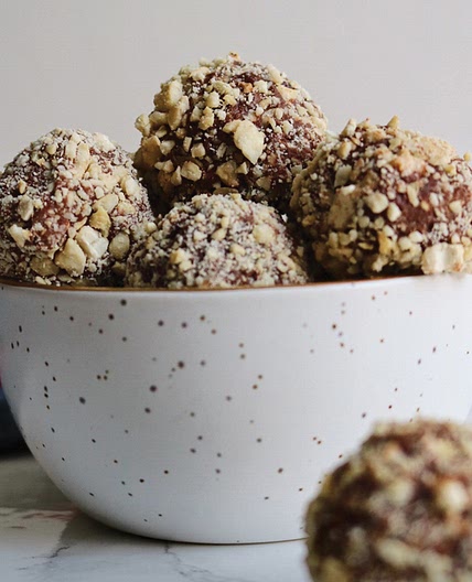 Keto Fat Bombs with Cacao and Cashew