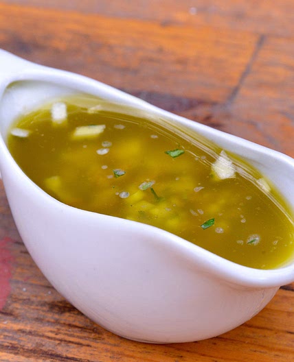 Salsa vinagreta de huevo duro, cebolleta, tomate y perejil