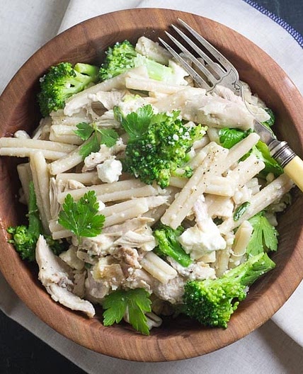 Low FODMAP Quick Pasta with Chicken, Broccoli & Goat Cheese