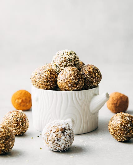 HEMP HEART ENERGY BITES (NO BAKE)