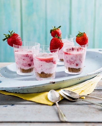 Mini strawberry cheesecakes
