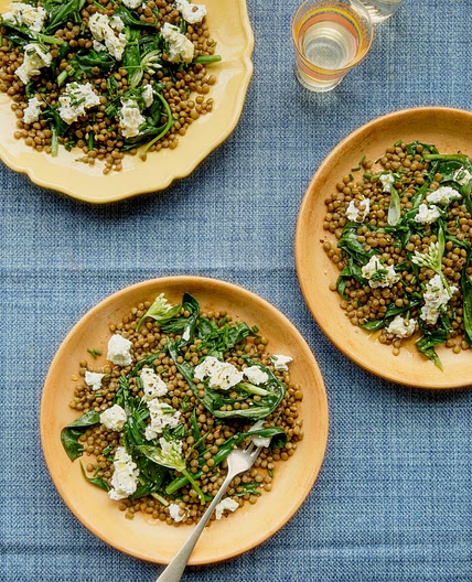 Pardina lentils with wild garlic (or spinach), goat’s cheese and honey