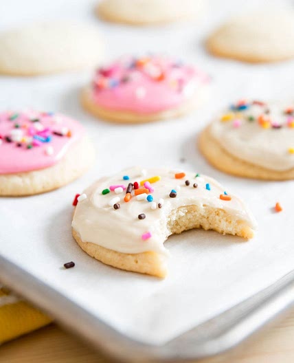 Lofthouse-Style Frosted Sugar Cookies Recipe