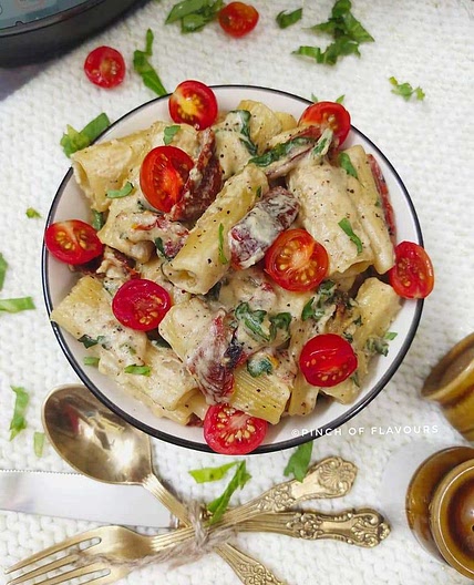 Instant Pot Vegan Tuscan Spinach Rigatoni