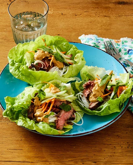 Steak Lettuce Wraps with Peanut Sauce