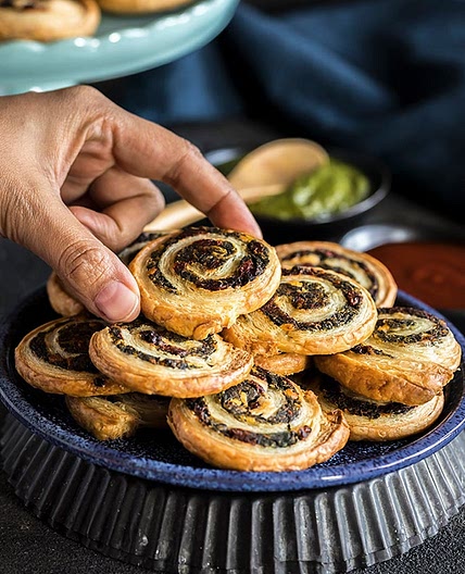 Spinach & Sun-Dried Tomato Puff Pastry Pinwheels