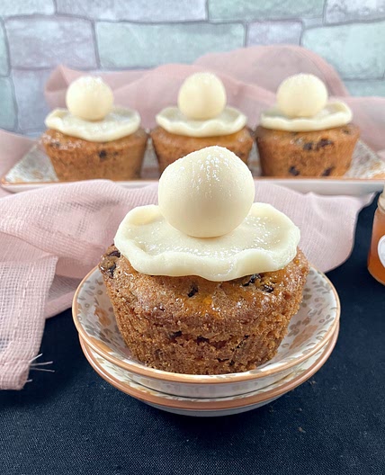Spelt Mini Simnel Cakes (with cranberries)