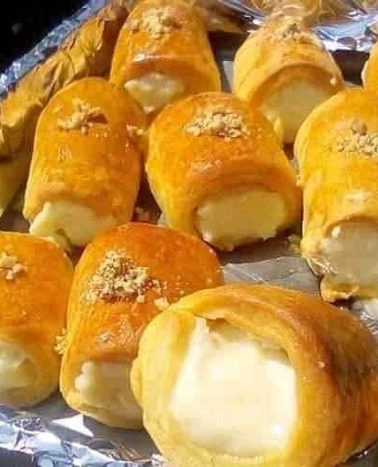 Σιροπιαστά Νηστίσιμα Ρολάκια με Κρέμα