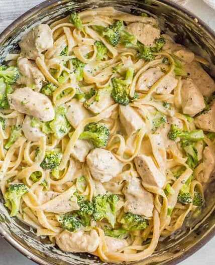 Healthy Chicken Alfredo with Broccoli