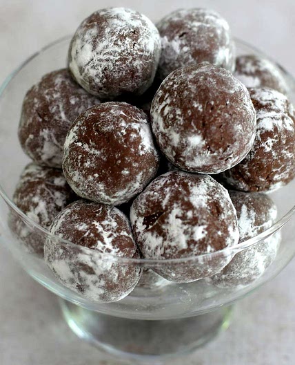 Easy No-Bake Chocolate Coconut Balls