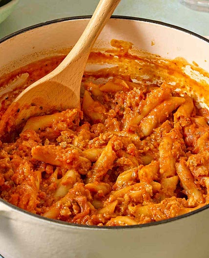One-Pot Tomato Sausage Pasta