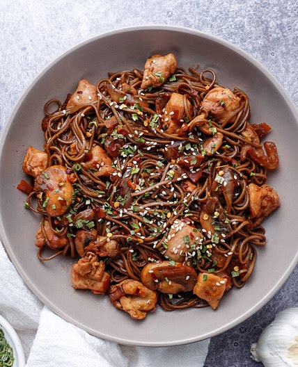 Garlic Ginger Soba Noodle Stir Fry in 20 Minutes