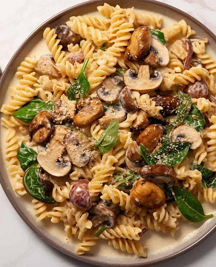 Spinach And Mushroom Pasta In Tahini Sauce