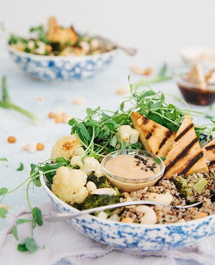 bol de bouddha aux légumes grillés & au bacon de tofu