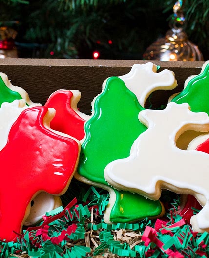 Glossy Sugar Cookie Icing (that hardens)