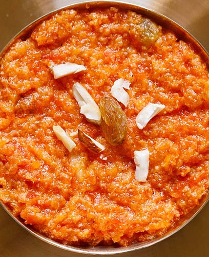 Gajar Ka Halwa (Traditional Carrot Halwa Recipe)