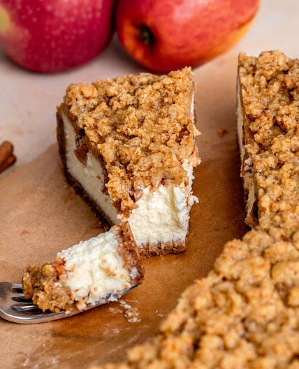Apple Crumble Cheesecake