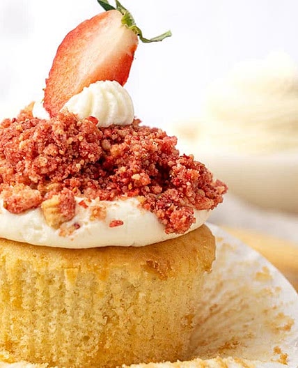 Strawberry Crunch Cupcakes