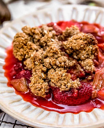Strawberry Rhubarb Crumble