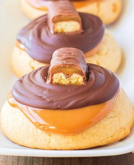 Crumbl Twix Cookies