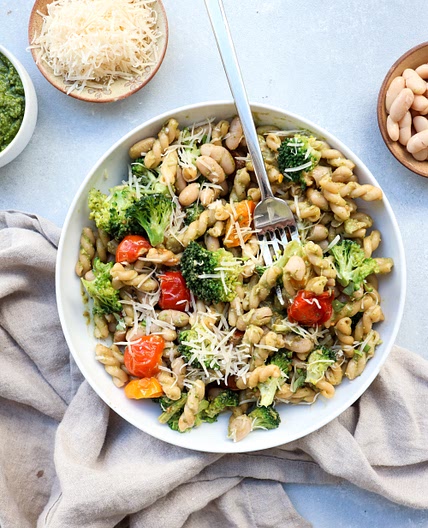 white bean & veggie pesto pasta