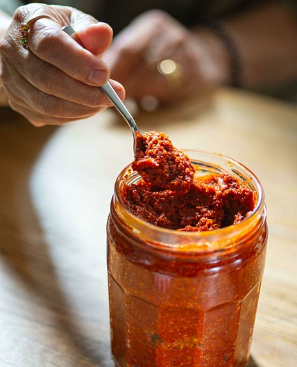 Easy Red Chilli Garlic Chutney (Gujarati lasan ni chutney)