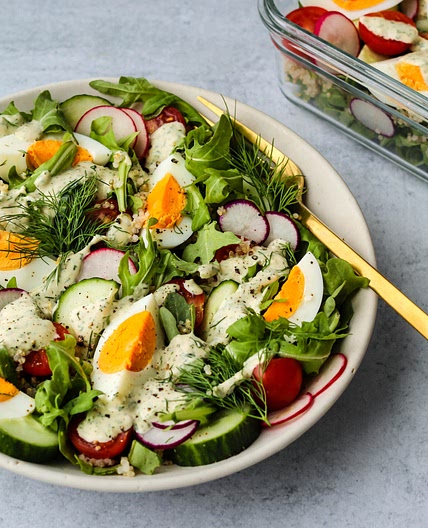 Salade de quinoa et vinaigrette au citron et au tahini