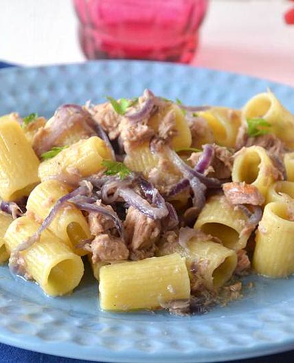 Pasta con tonno e cipolla