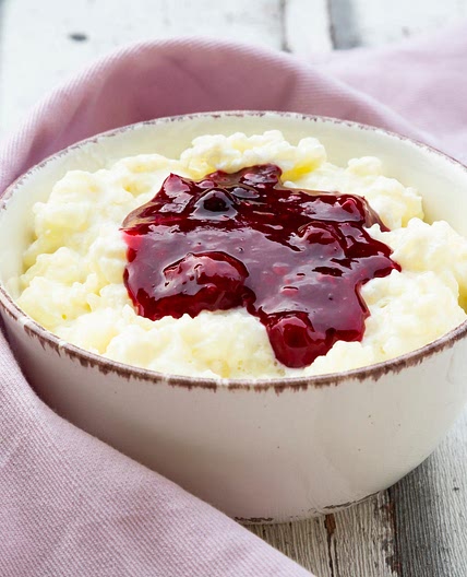 This slow cooker rice pudding recipe is deliciously indulgent and oh-so simple