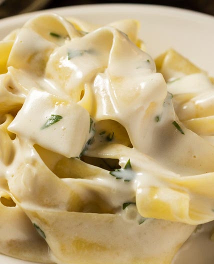 2 Minute Keto Alfredo Sauce Recipe | 4 Ingredients and SO easy!