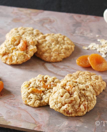 Oatmeal Apricot Cookies
