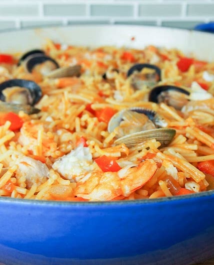 Fideua (pasta paella)