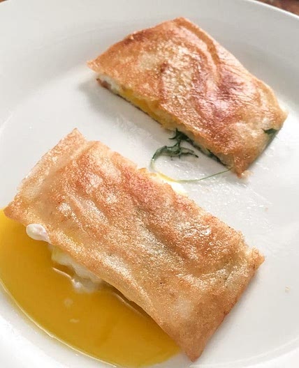 Feuilles de brick farcies aux oeufs et à l'aneth