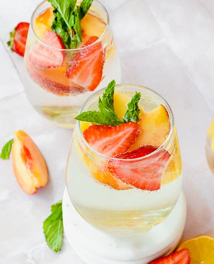 Sparkling Peach White Wine Sangria
