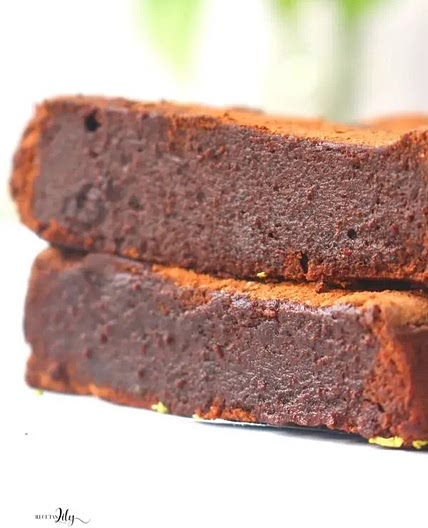 Receta de torta de chocolate keto con solo 2 ingredientes