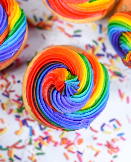 How to Make Buttercream Rainbow Frosting