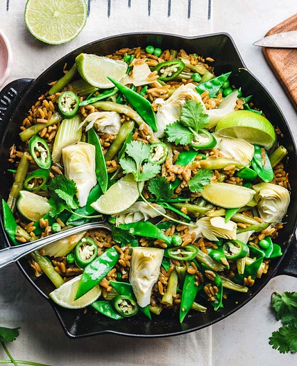 Grüne Paella mit Bohnen, Erbsen & Zuckerschoten