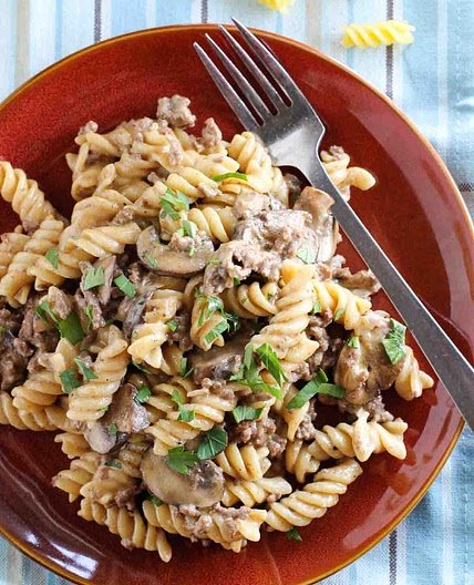 One Pot Ground Beef Stroganoff