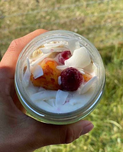 Coconut, mango & vanilla overnight oats