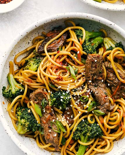 20 Minute Garlic Beef and Broccoli Lo Mein