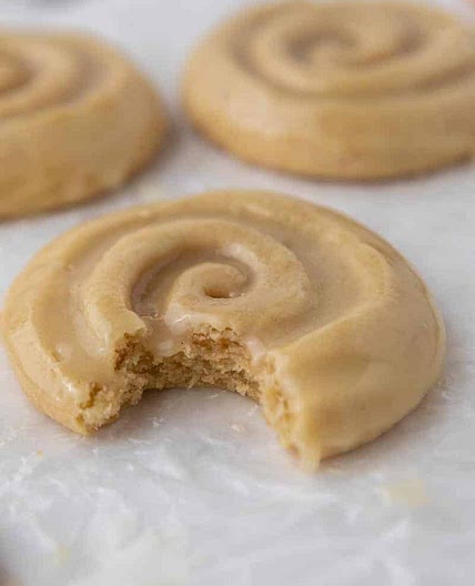 CRUMBL Honey Bun Cookies