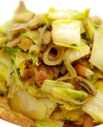 Stir Fried Napa Cabbage with Mushrooms and Bacon